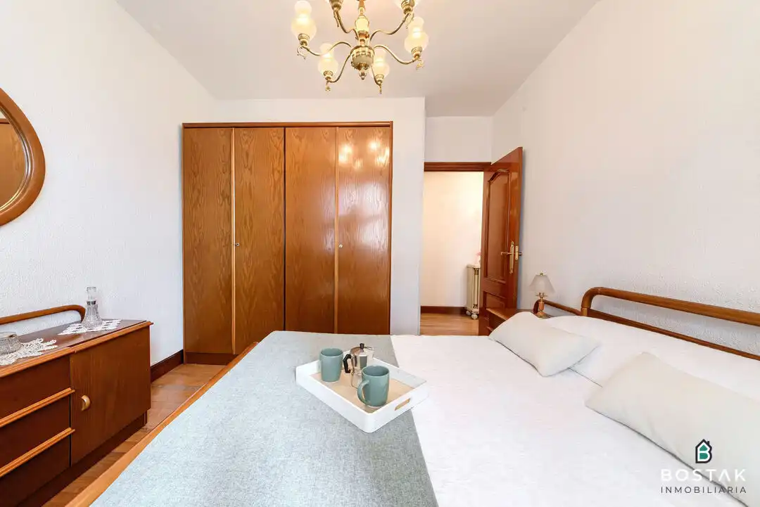 Bedroom of Flat for sale in Bilbao   with Heating, Furnished and Balcony