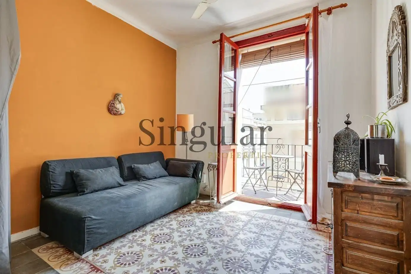 Habitación de Piso en venta en  Barcelona Capital con Balcón