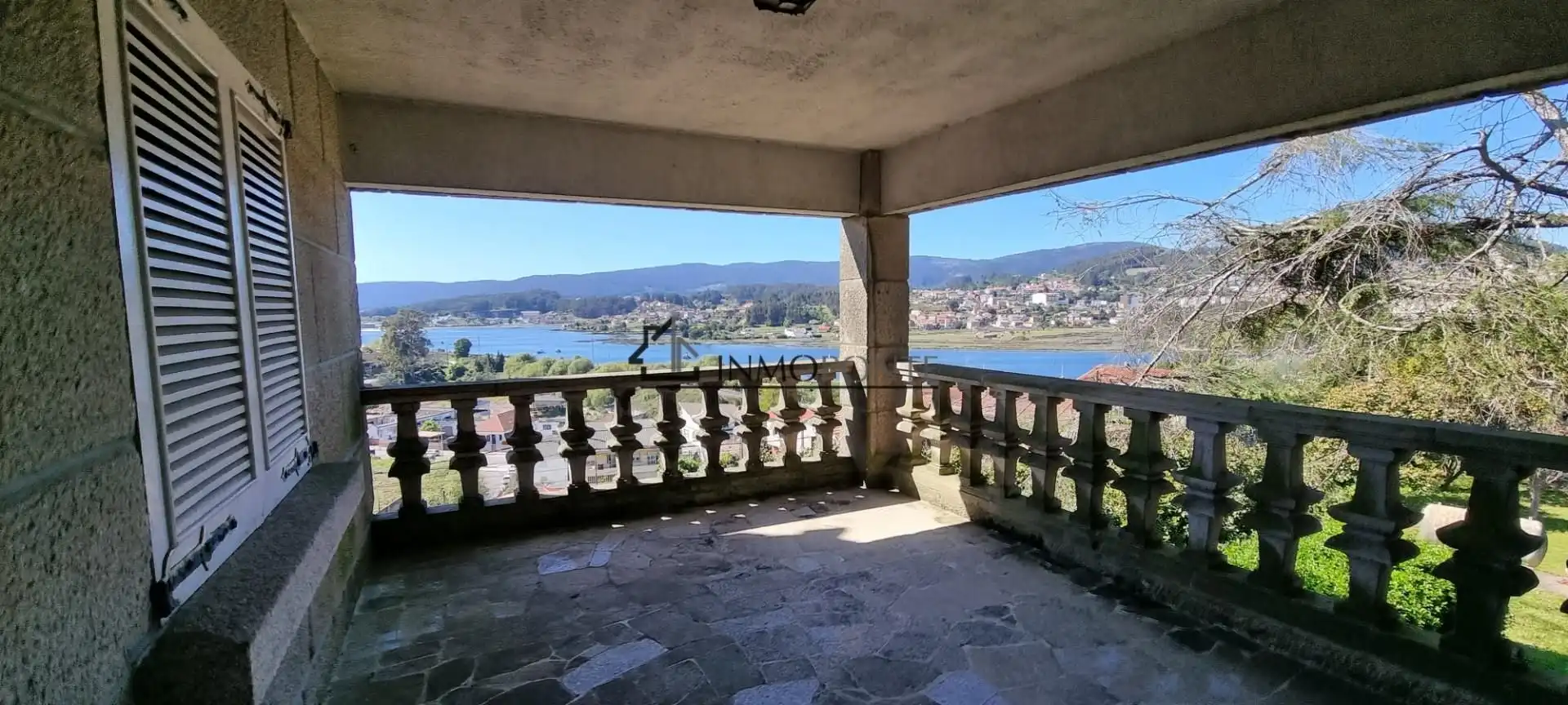 Terrassa de Casa o xalet en venda en Pontevedra Capital  amb Calefacció, Jardí privat i Terrassa