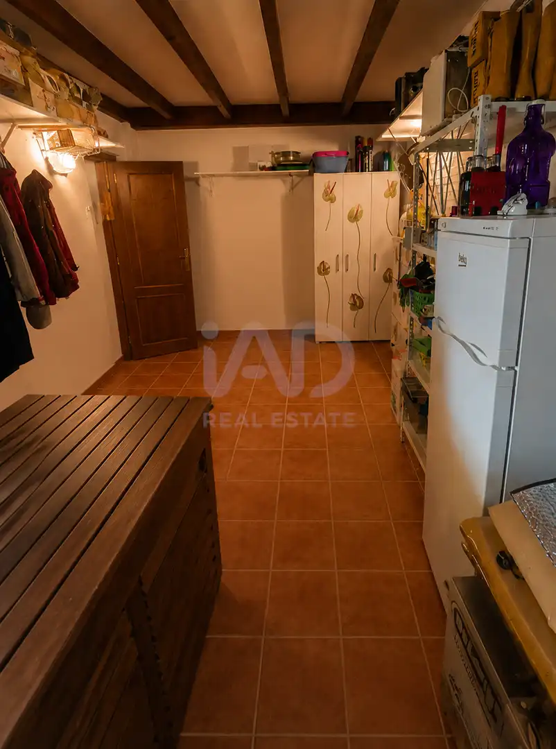 Cuina de Casa adosada en venda en Valverde de la Virgen amb Calefacció