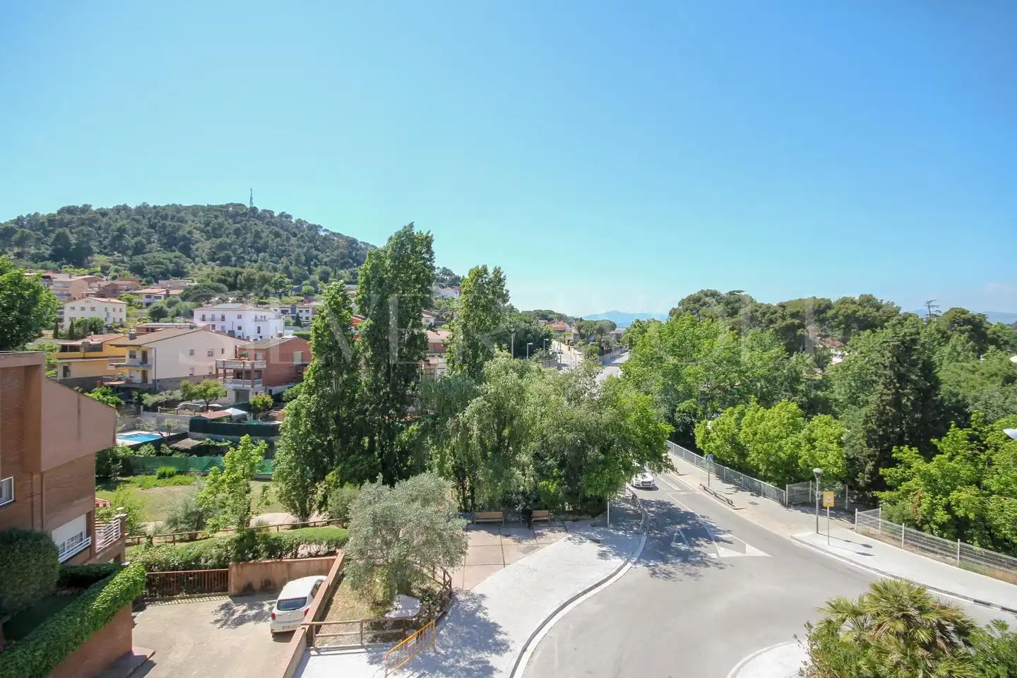 Vista exterior de Pis en venda en Montornès del Vallès amb Balcó i Alarma