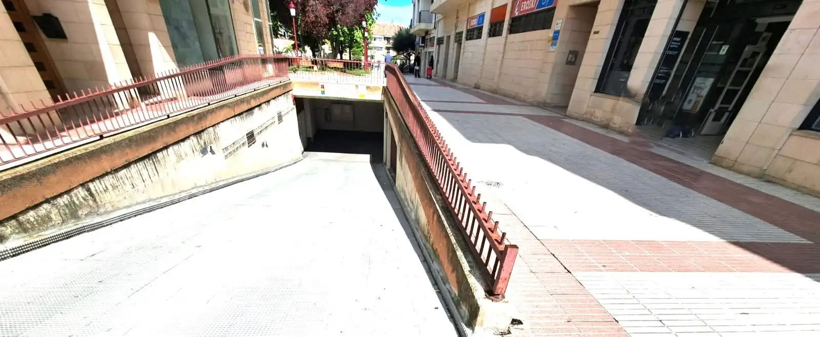 Parcheggio in vendita a Parque Pintores Tubía y Santamaría 4, imagen 2