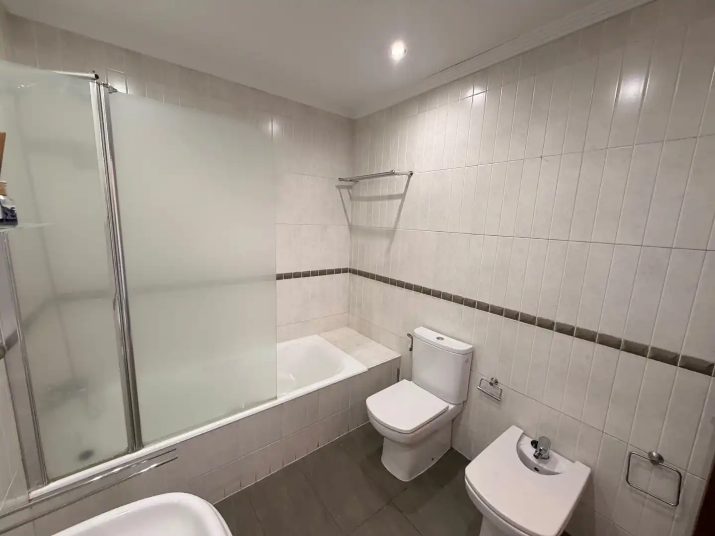 Baño de Piso en venta en Barakaldo  con Calefacción, Parquet y Amueblado