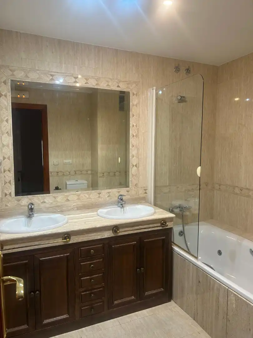 Baño de Piso en venta en Jaén con Aire acondicionado, Trastero y Balcón