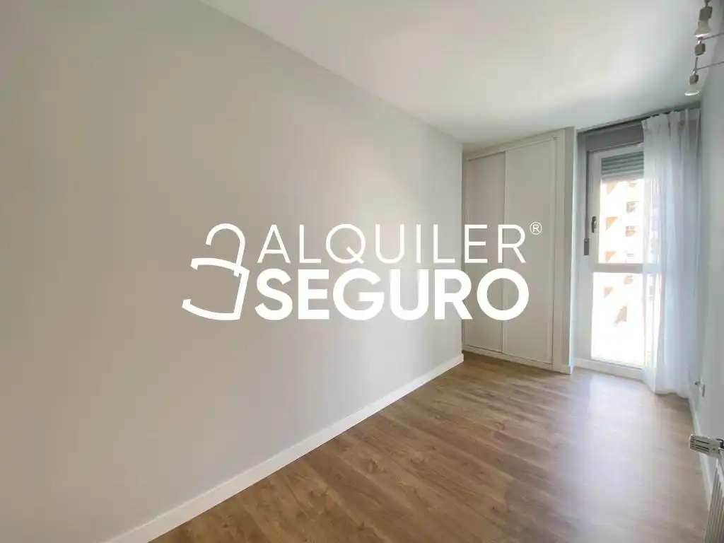 Bedroom of Flat for rent in Madrid  with Air Conditioner, Heating and Terrace