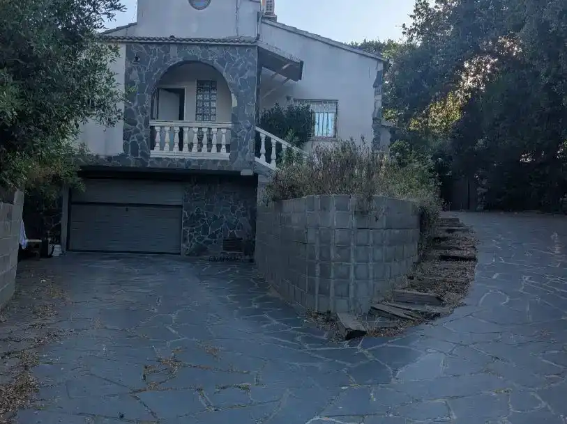 Vista exterior de Casa o xalet en venda en La Roca del Vallès amb Jardí privat i Traster