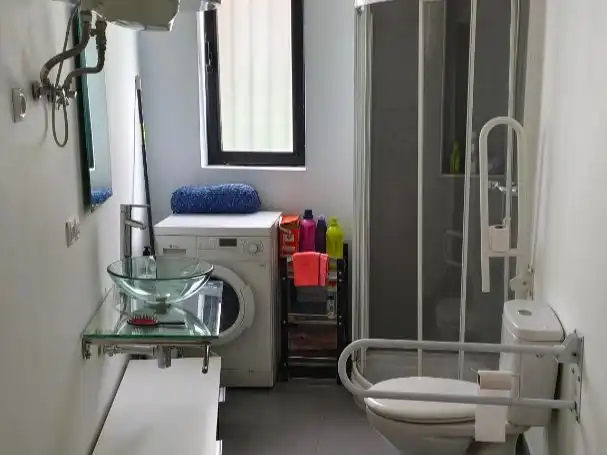 Badezimmer von Geschaftsraum zum Verkauf in  Pamplona / Iruña mit Klimaanlage und Möbliert