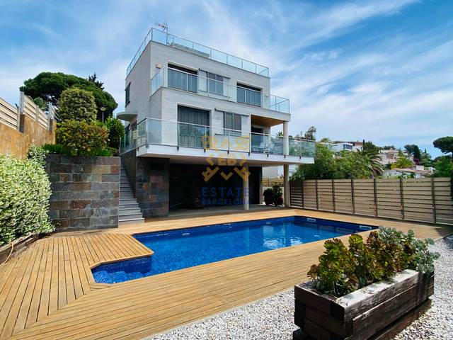 Casa-chalet en Venta en Carrer Noruega en Canyelles