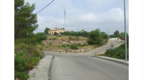 Parcela de 1865 m. Con toma de agua y luz eléctrica. Desmonte realizado en tres niveles con camino de acceso ya practicado. Ubicad, imatge 2