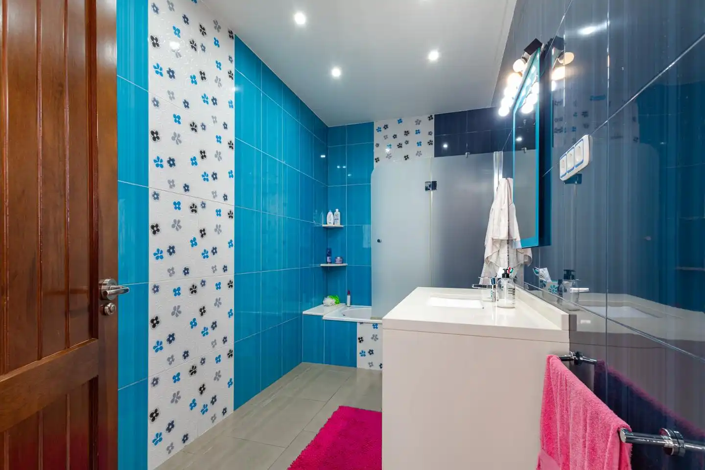 Baño de Piso en venta en Ardales con Terraza
