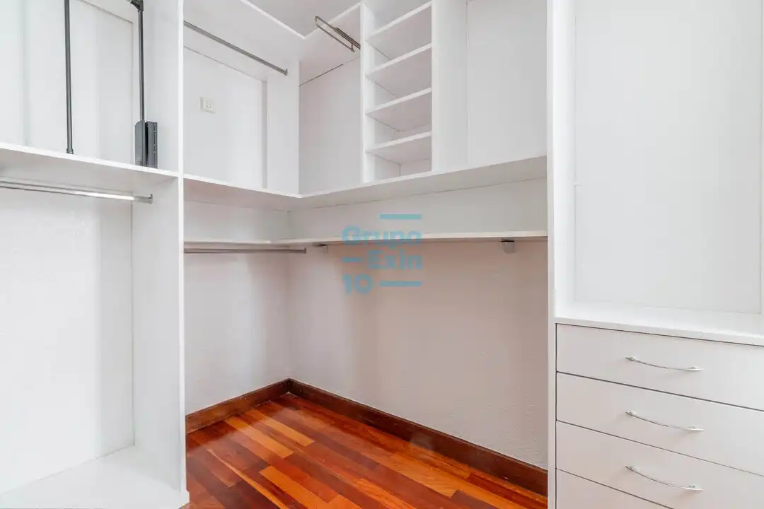 Habitación de Piso en venta en Donostia - San Sebastián  con Calefacción y Balcón