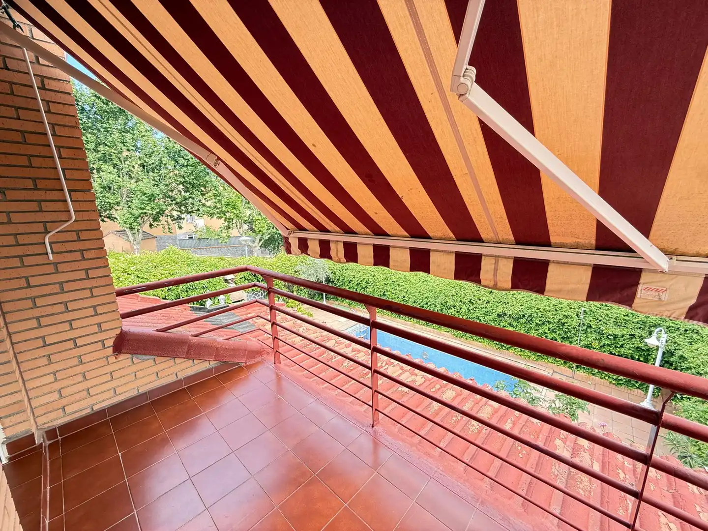 Terrassa de Casa adosada en venda en Móstoles amb Aire condicionat, Calefacció i Jardí privat