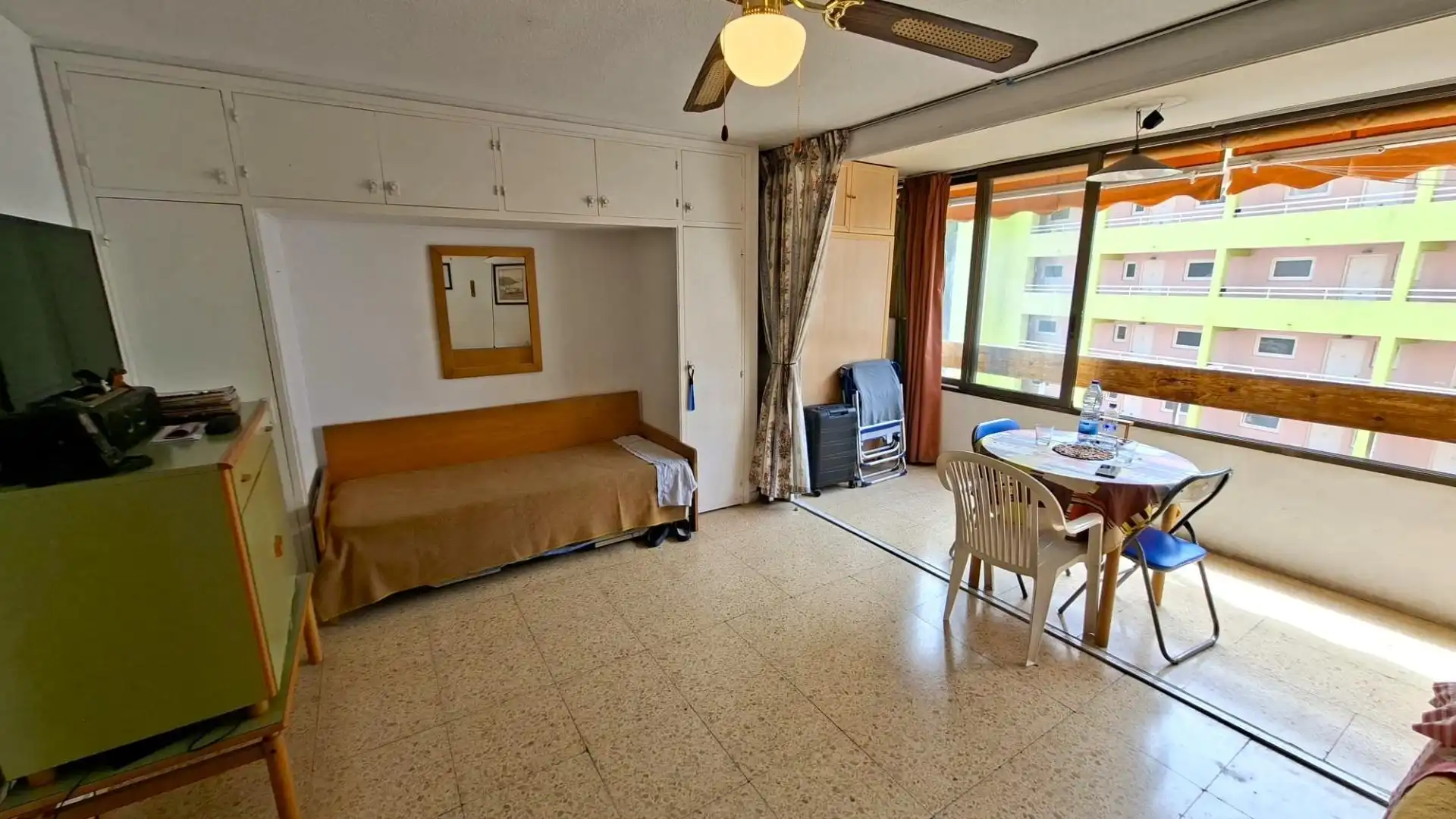Sala de estar de Apartamento en venta en Benidorm con Jardín privado, Amueblado y Piscina comunitaria