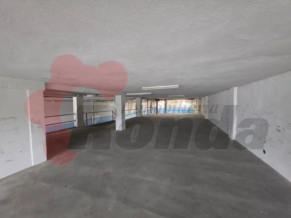 Parkplatz von Fabrikhallen zum Verkauf in Rábade