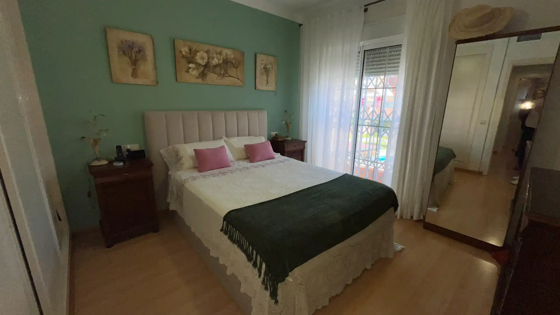 Dormitori de Casa adosada en venda en Málaga amb Aire condicionat, Calefacció i Jardí privat