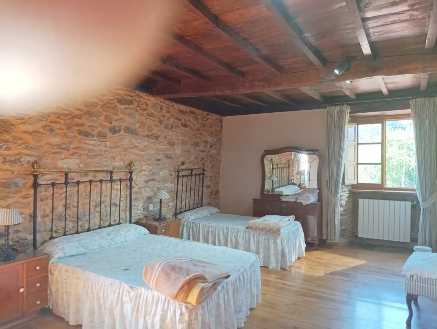 Schlafzimmer von Country house zum Verkauf in Arzúa mit Klimaanlage, Heizung und Privatgarten