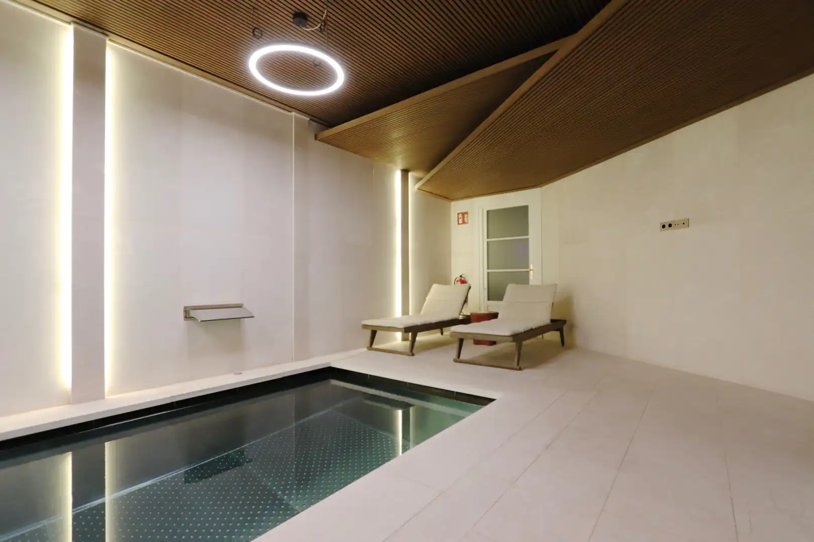 Piscina de Ático en venta en Madrid con Aire acondicionado, Calefacción y Jardín privado