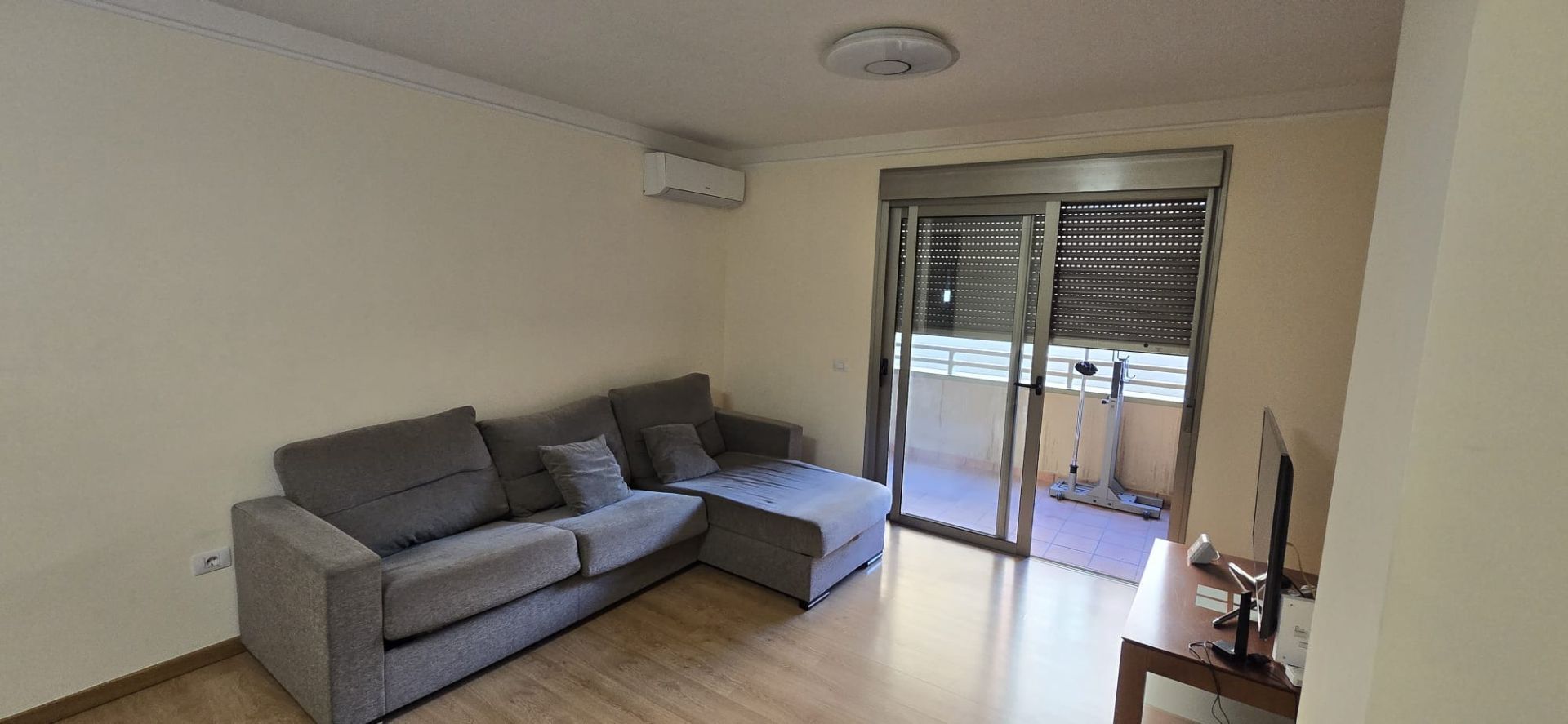 Living room of Flat for sale in  Santa Cruz de Tenerife Capital  with Air Conditioner, Terrace and Storage room