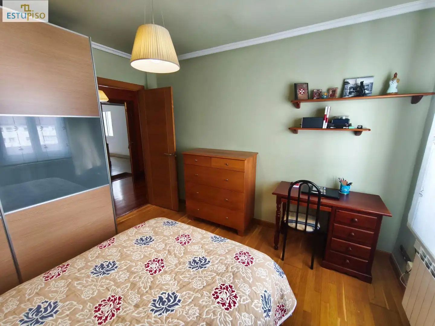 Bedroom of Flat for sale in Vitoria - Gasteiz  with Heating, Parquet flooring and Furnished