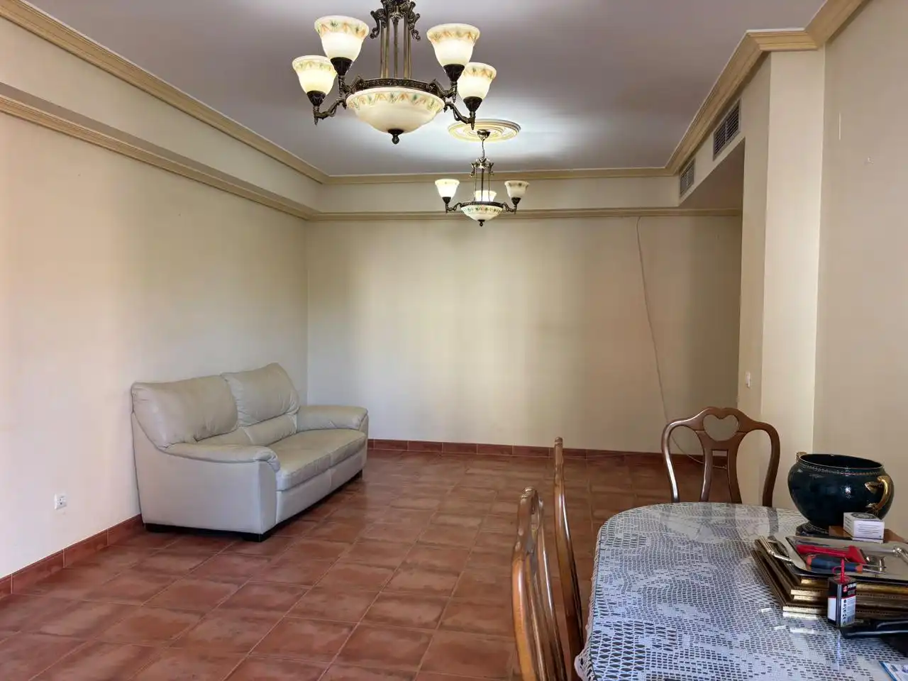 Sala d'estar de Pis de lloguer en Dos Hermanas amb Aire condicionat, Terrassa i Moblat