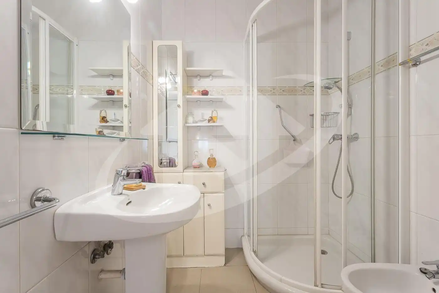 Badezimmer von Wohnung zum Verkauf in Sabadell mit Klimaanlage, Heizung und Balkon
