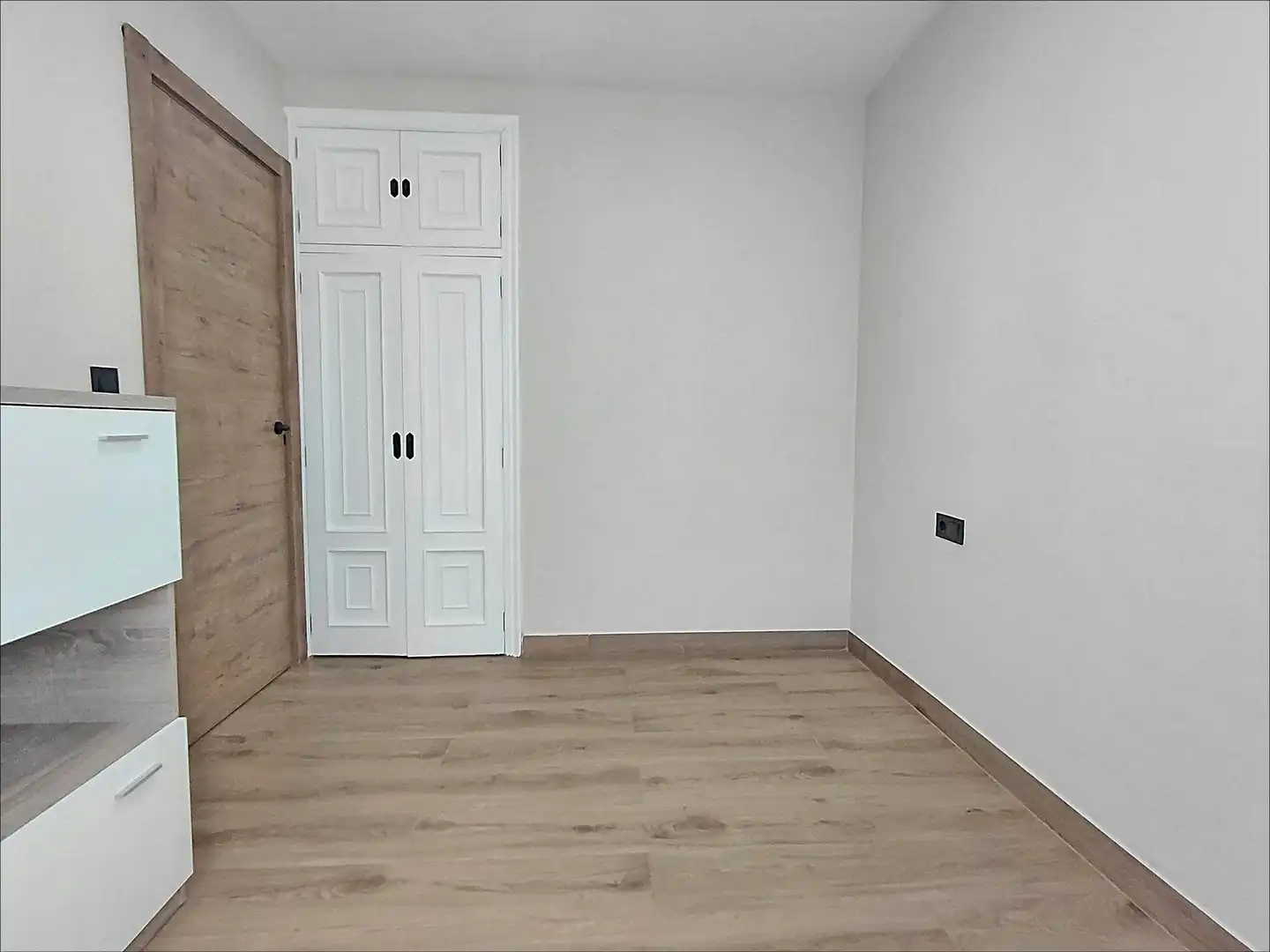Habitación de Piso en venta en Pontevedra Capital  con Calefacción y Trastero
