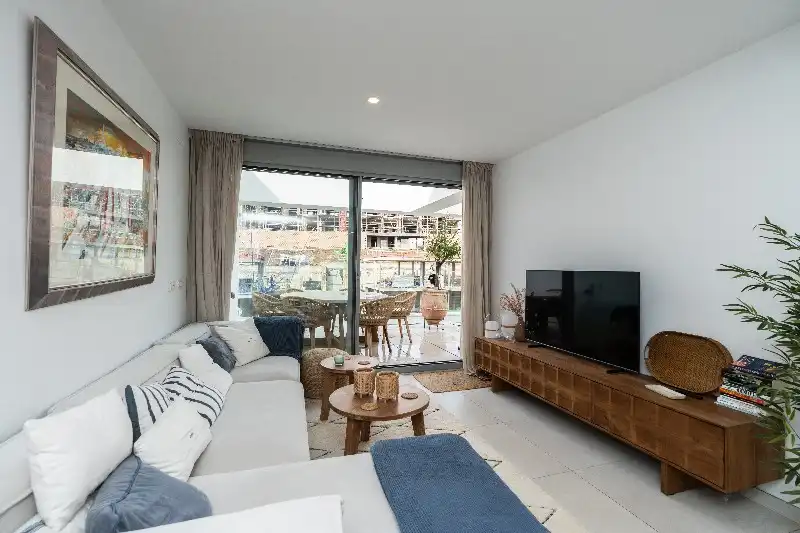 Sala d'estar de Àtic en venda en Marbella amb Aire condicionat, Terrassa i Piscina comunitària