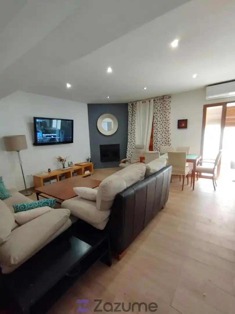 Sala d'estar de Casa o xalet de lloguer en Jaén amb Aire condicionat, Terrassa i Moblat