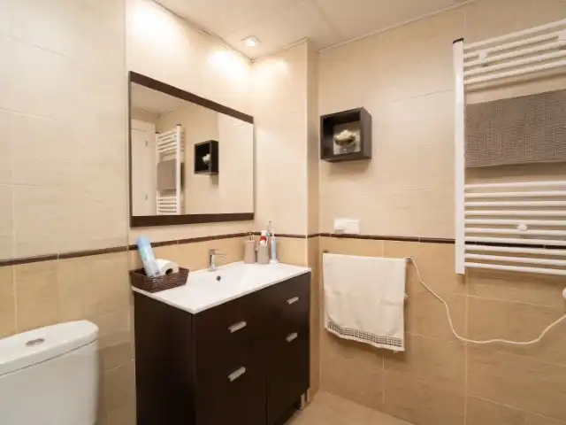 Baño de Piso en venta en Paterna con Aire acondicionado, Calefacción y Terraza