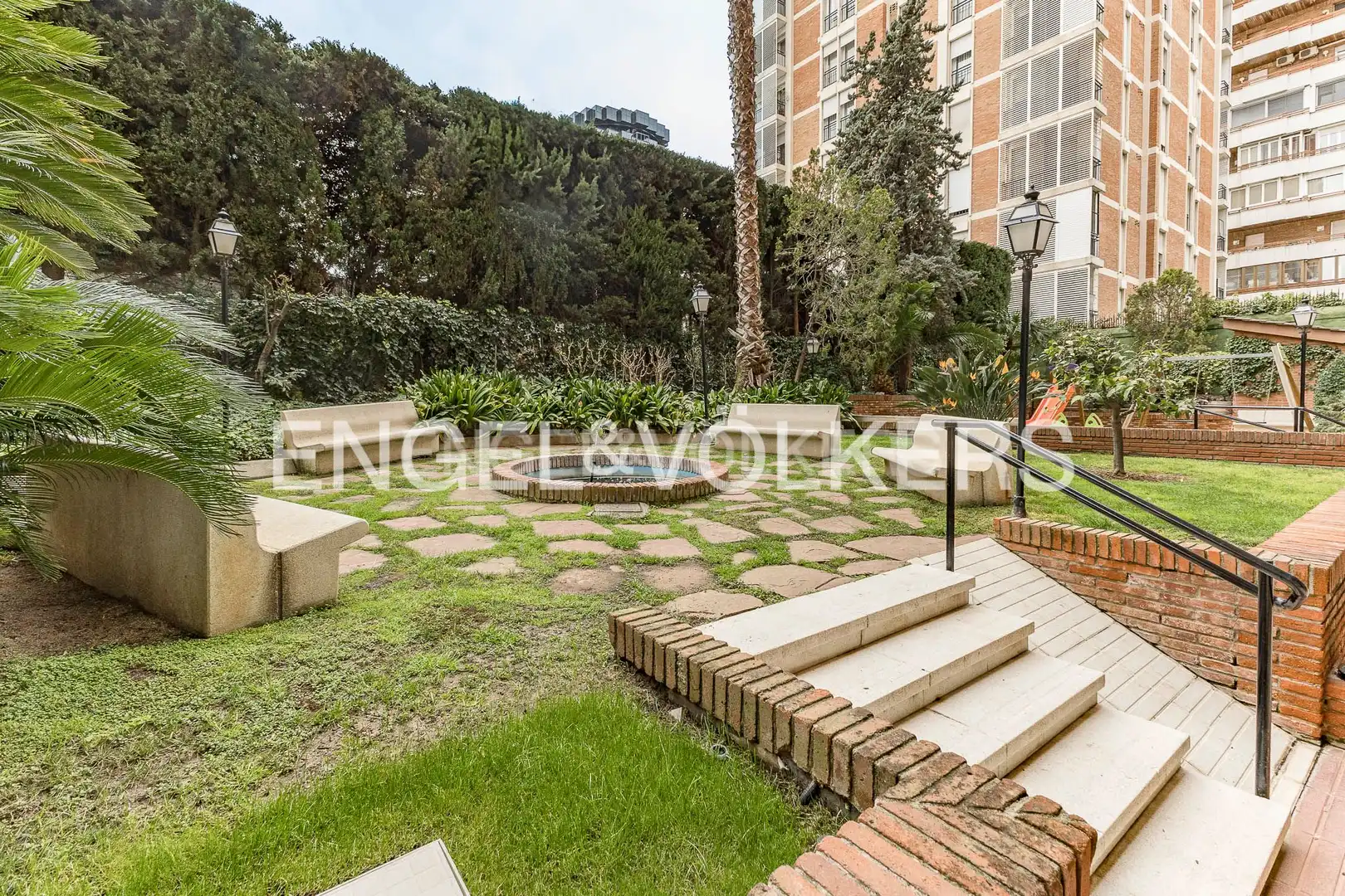 Terrassa de Pis en venda en Barcelona amb Aire condicionat, Calefacció i Jardí privat