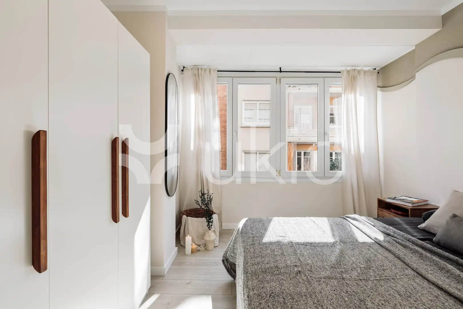 Dormitori de Apartament de lloguer en Barcelona amb Aire condicionat, Calefacció i Moblat