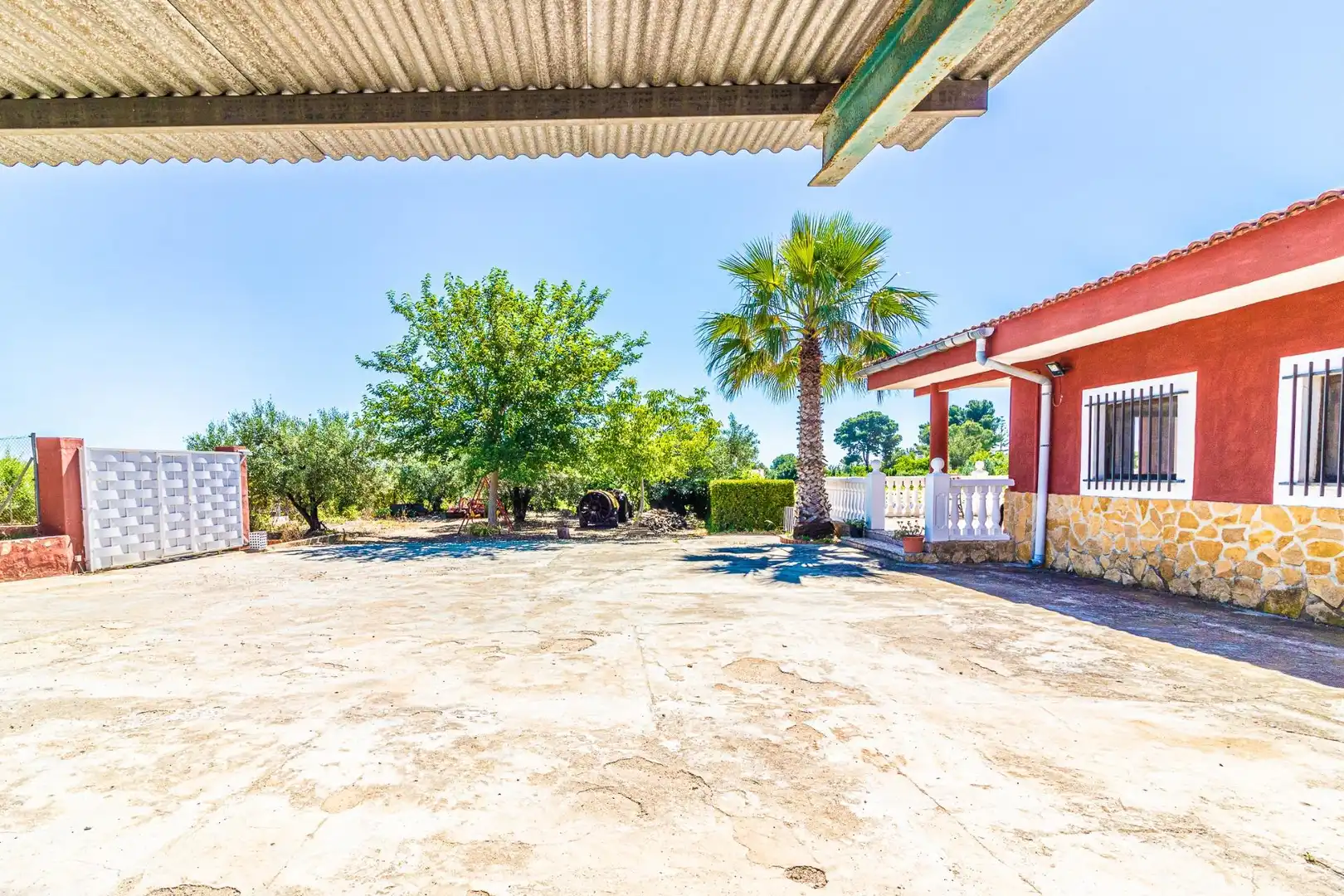 Außenansicht von Haus oder Chalet zum Verkauf in Carlet mit Privatgarten, Terrasse und Schwimmbad