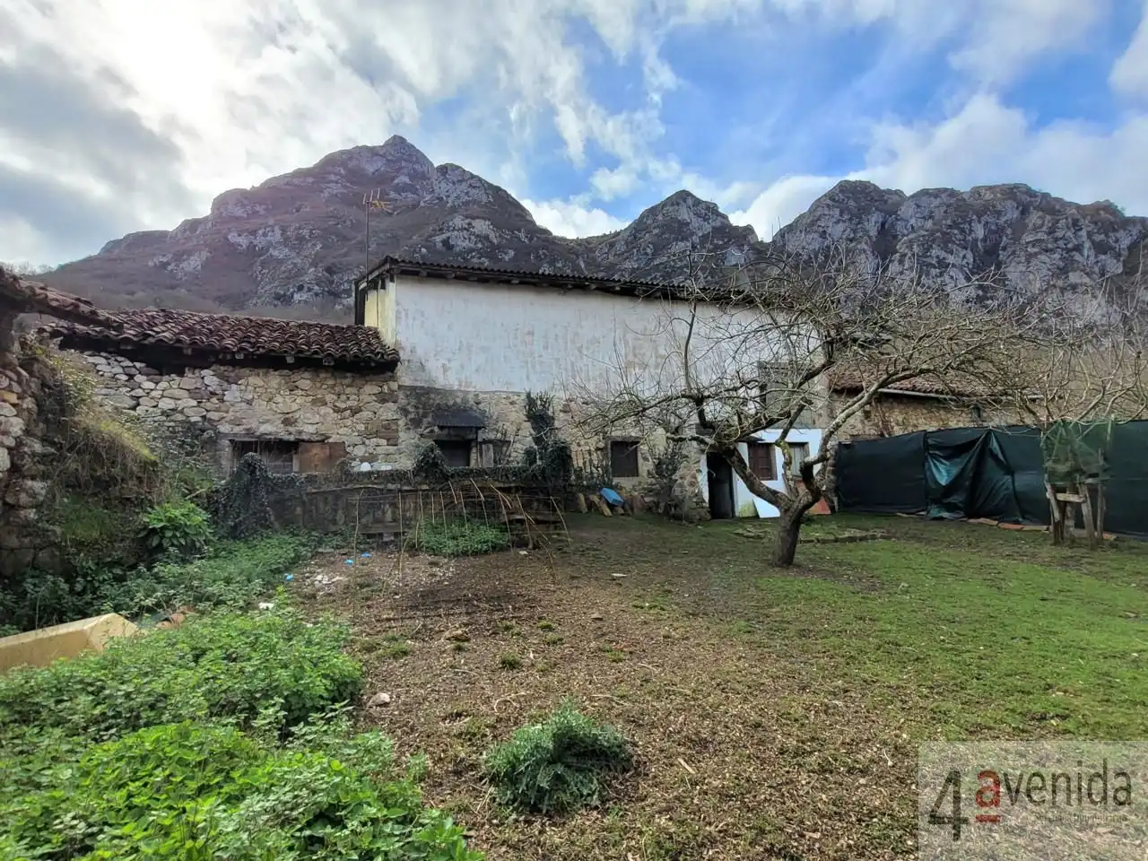 Außenansicht von Haus oder Chalet zum Verkauf in Quirós mit Heizung und Privatgarten