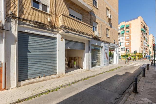 Local comercial en Venta en Calle Monachil en Barrio de Zaidín