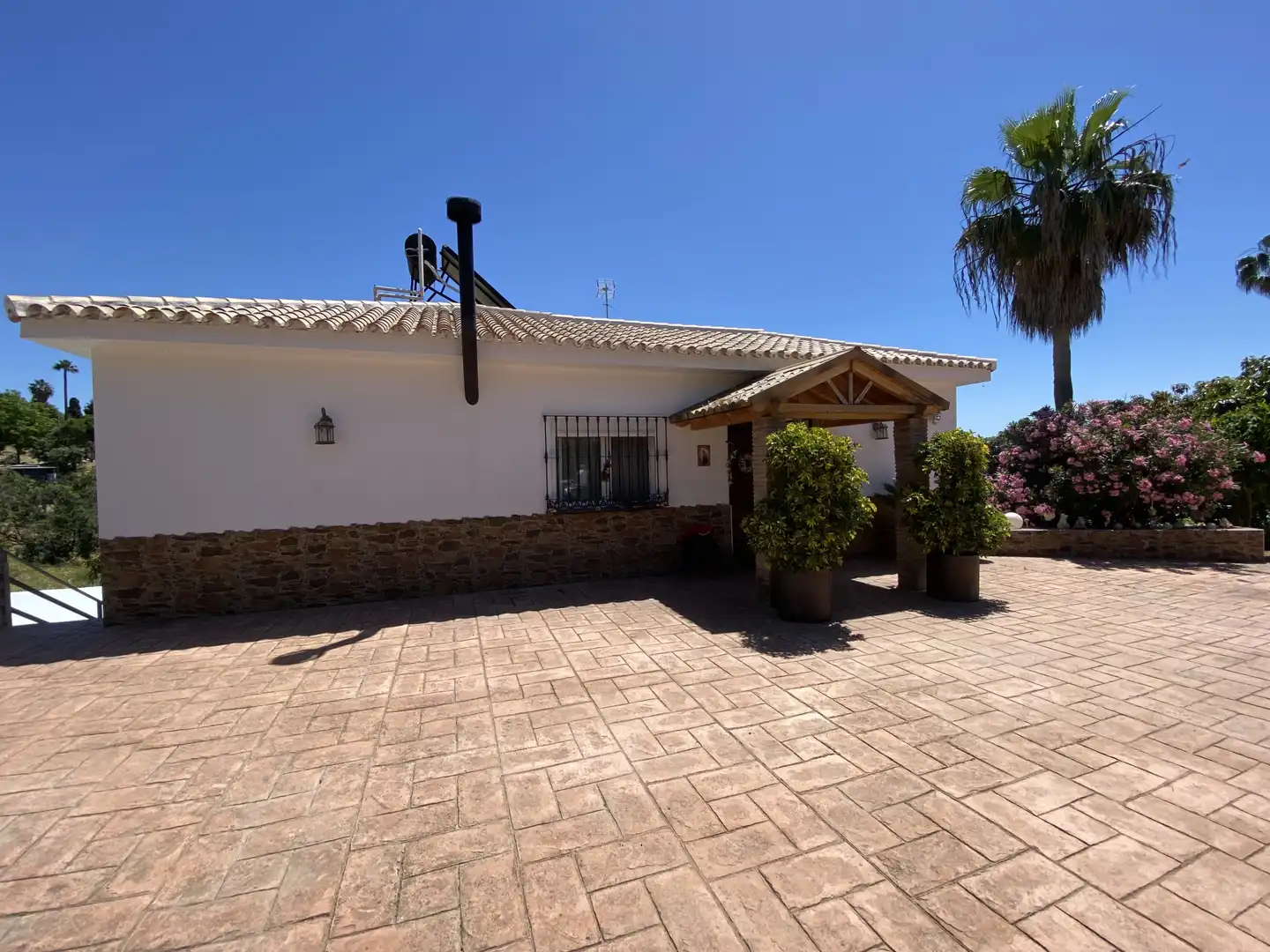 Exterior view of Country homes for sale in Estepona  with Air Conditioner, Private garden and Terrace