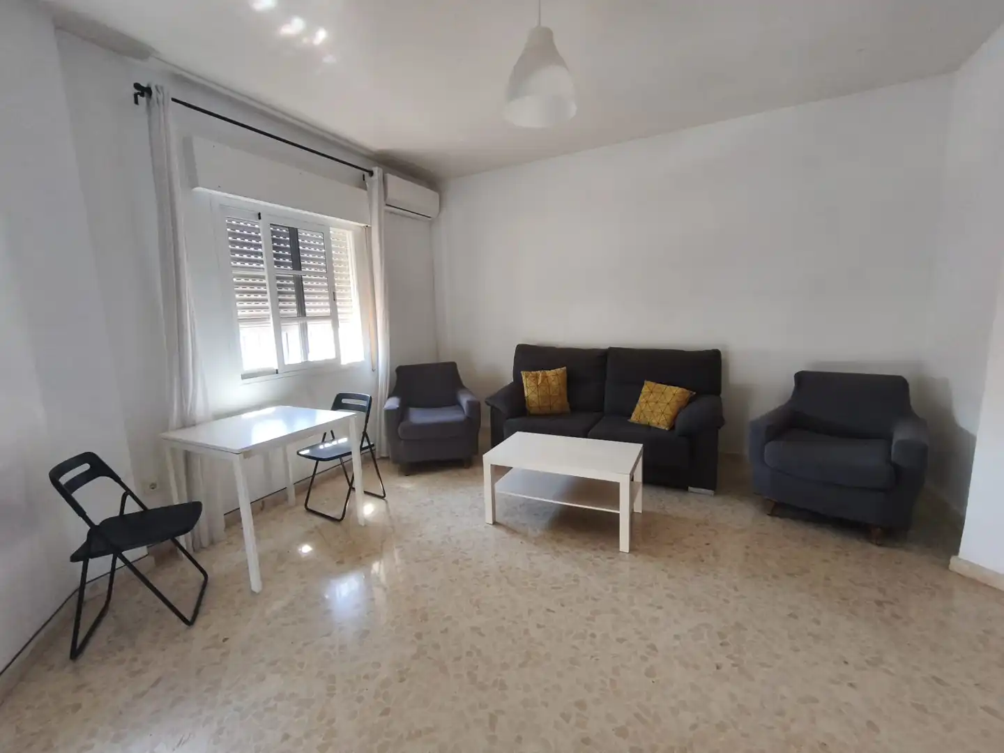 Sala de estar de Piso de alquiler en Cártama con Terraza, Trastero y Amueblado