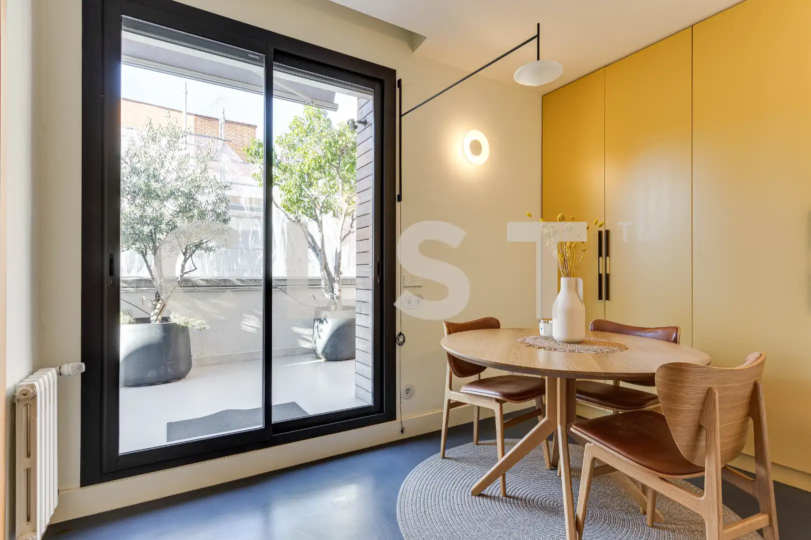 Schlafzimmer von Dachboden zur Miete in Barcelona mit Klimaanlage, Heizung und Parkett