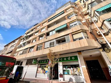 Apartament amb balcó en venda a Avenida Avenida Diego Ramírez Pastor