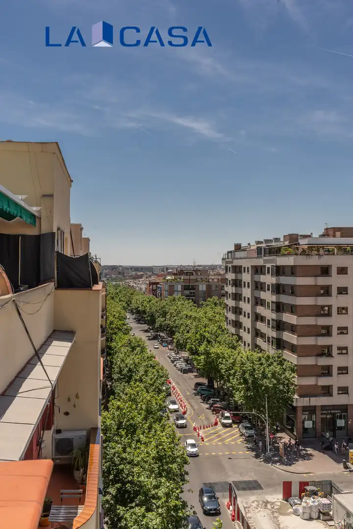 Vista exterior de Piso en venta en Madrid con Calefacción y Terraza