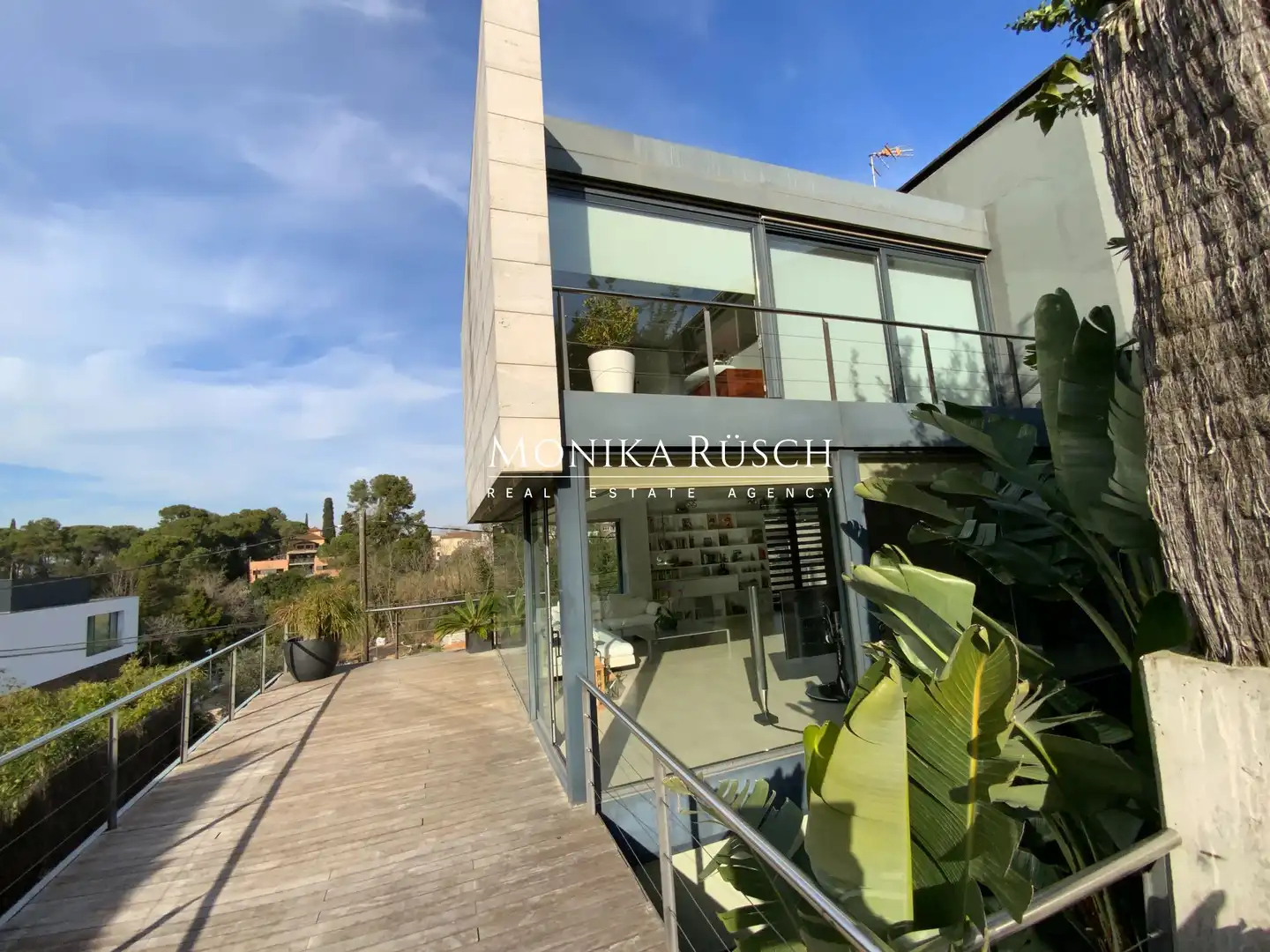 Vista exterior de Casa o xalet en venda en Sant Cugat del Vallès amb Aire condicionat, Calefacció i Jardí privat
