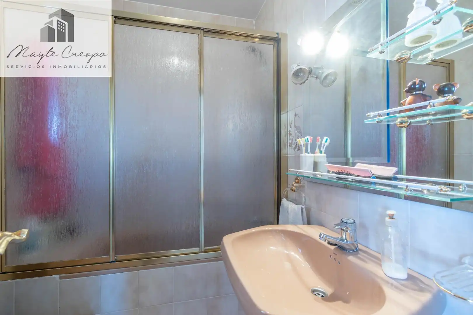 Baño de Casa adosada en venta en Jun con Terraza, Amueblado y Alarma
