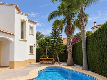 Casa amb piscina en venda a La Xara - La Sella