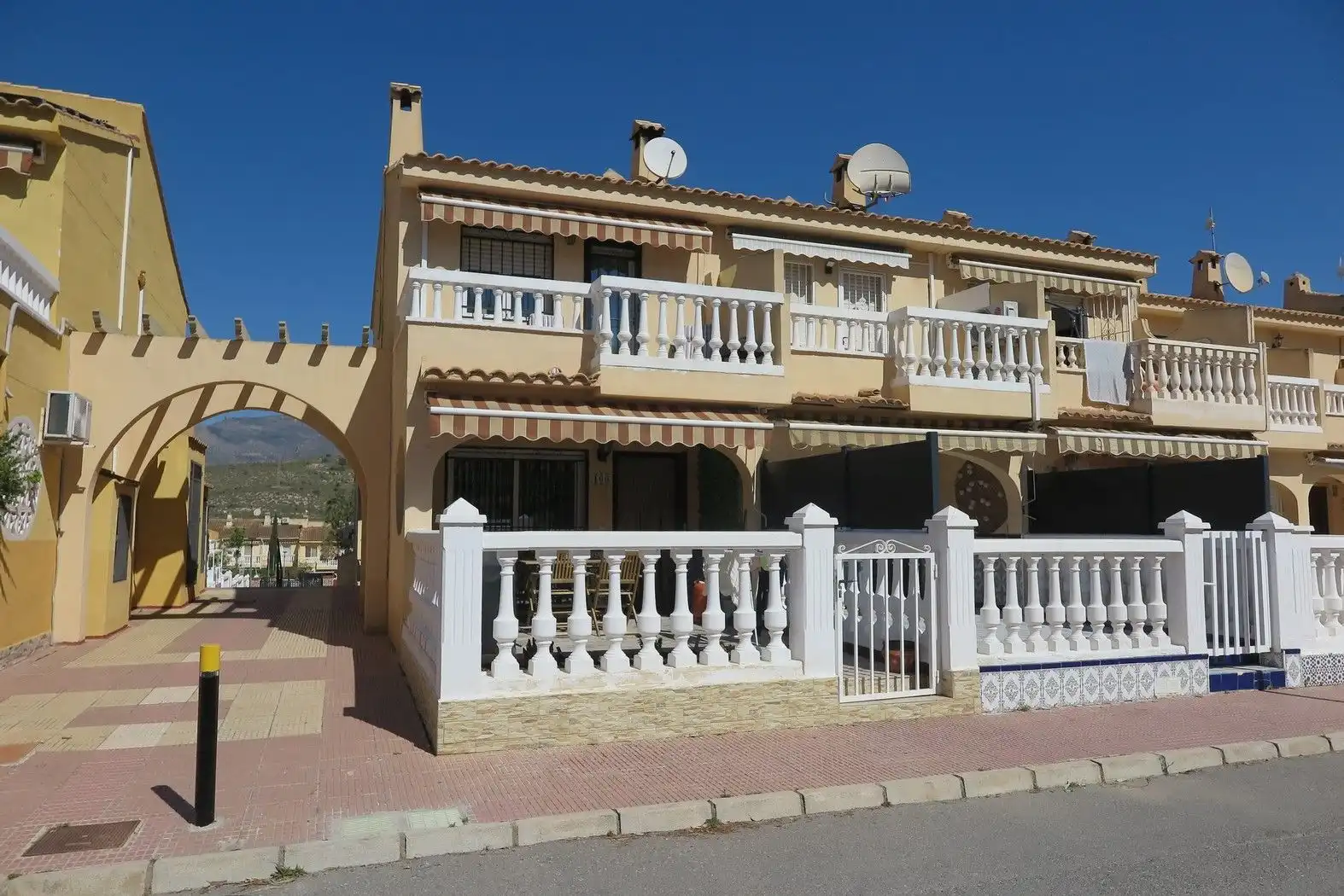 Adosado con piscina en venta en Pueblo Acantilado - Lanuza