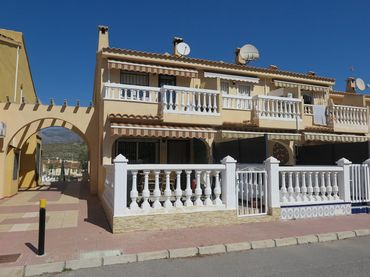 Adosado con piscina en venta en Pueblo Acantilado - Lanuza