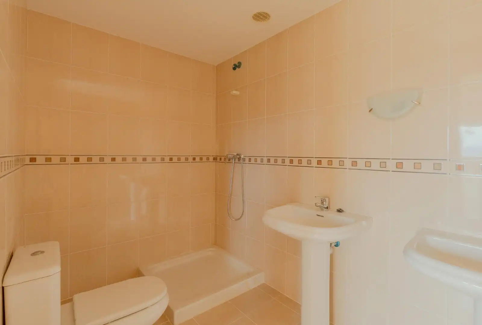 Bathroom of Detached homes for sale in Elciego  with Heating, Private garden and Parquet flooring