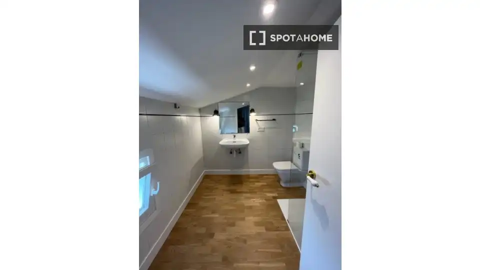 Baño de Piso de alquiler en Donostia - San Sebastián  con Aire acondicionado, Calefacción y Amueblado