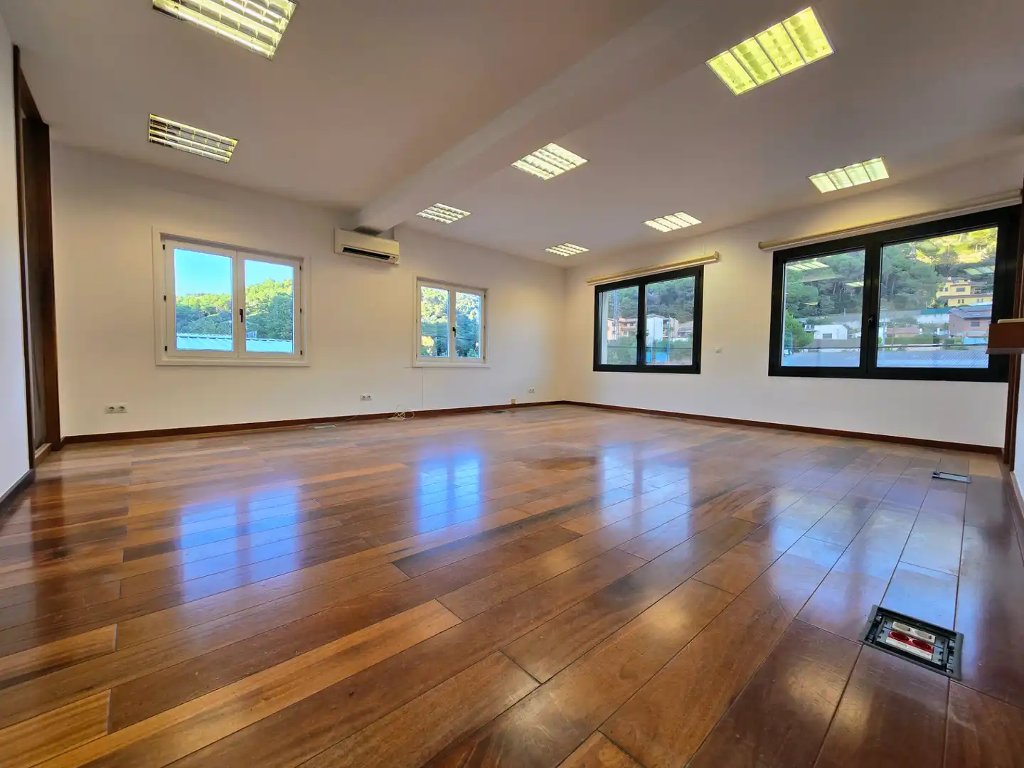 Office for rent in Aiguafreda  with Air Conditioner, Heating and Internet