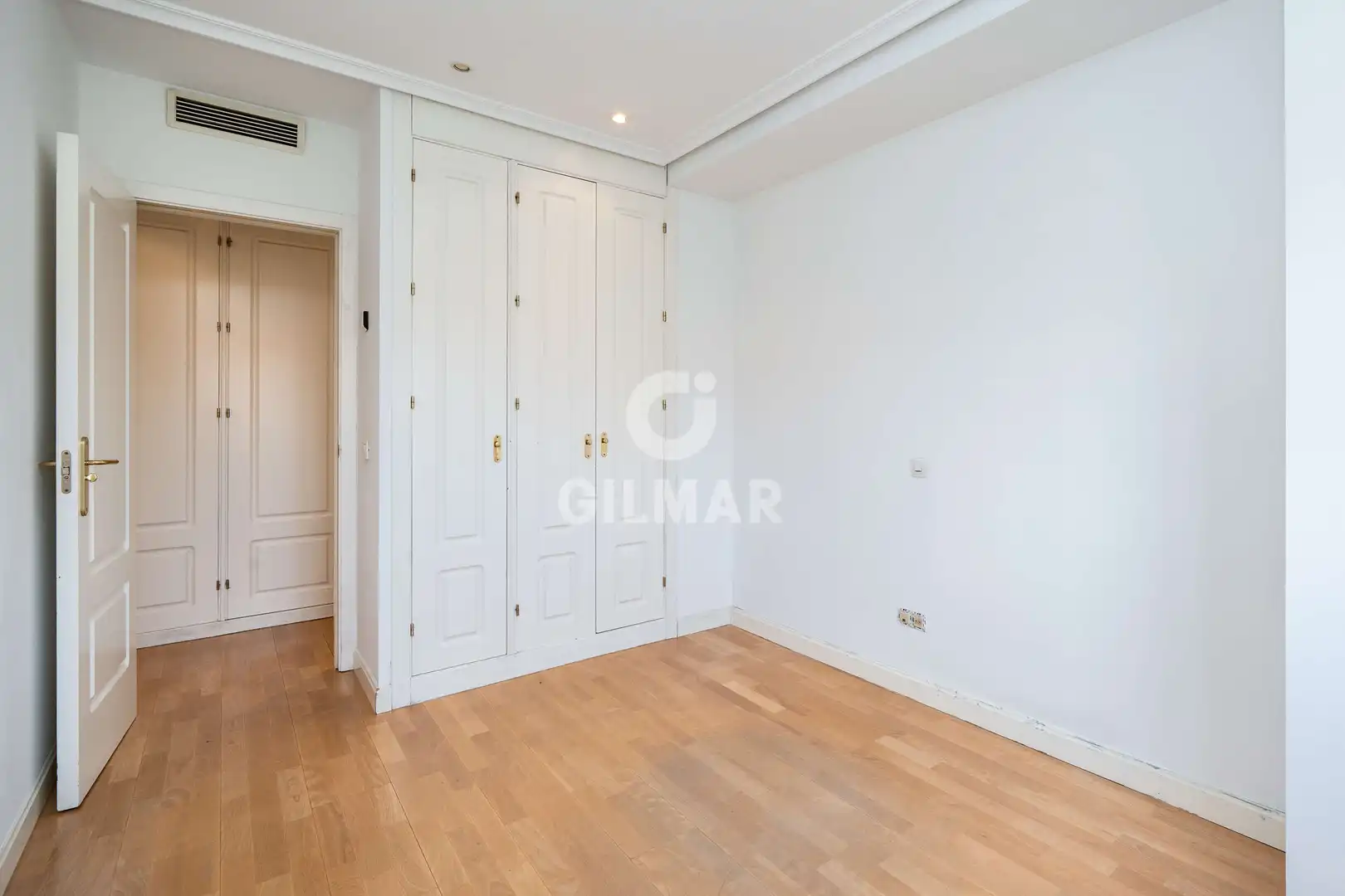 Bedroom of Flat for sale in Madrid  with Heating, Private garden and Storage room