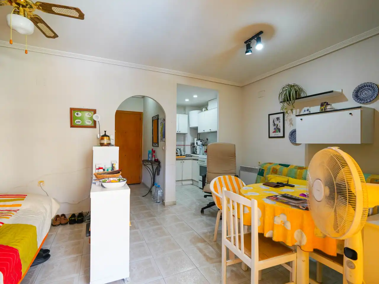 Cocina de Estudio en venta en Torrevieja con Calefacción, Terraza y Piscina