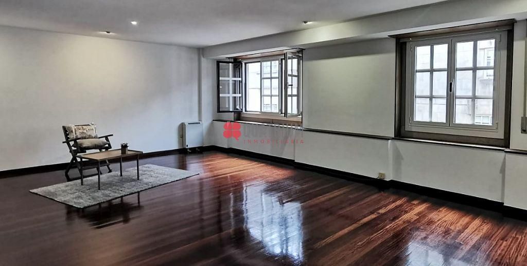 Sala d'estar de Pis de lloguer en Santiago de Compostela  amb Calefacció